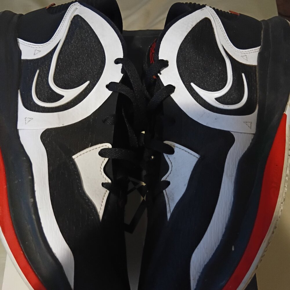 Kyrie low 5s - Picture 2 of 2